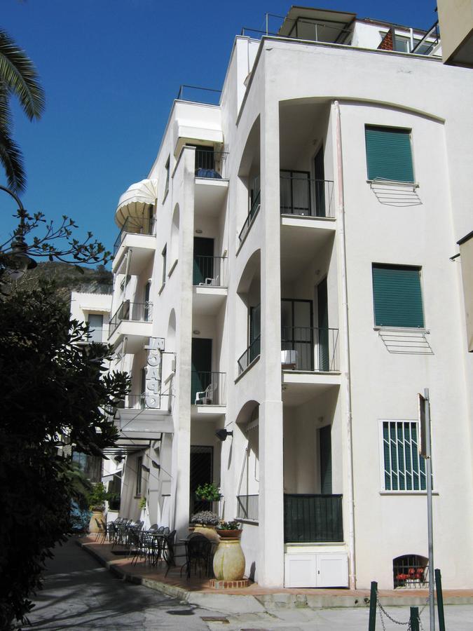 Hotel Al Capo Varigotti Esterno foto